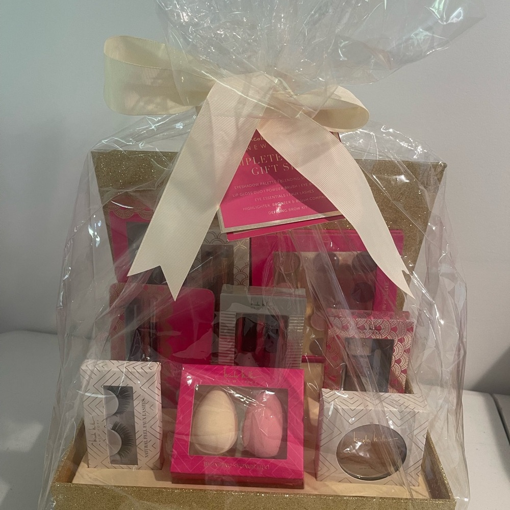 Nicole Miller Pink Complete Beauty Gift Set